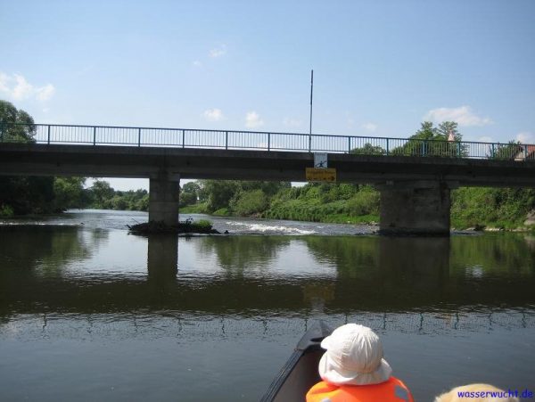 Der Schwall unter der Brücke zwischen Wetterfeld und Pösing