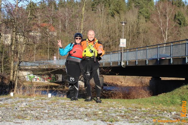 Nach dem Anpaddeln am Ziel in Teisnach