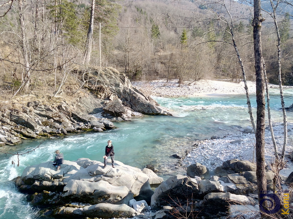 Am Zusammenfluss von Soca und Koritnica in Bovec-Vodenca: Niedrigwasser.