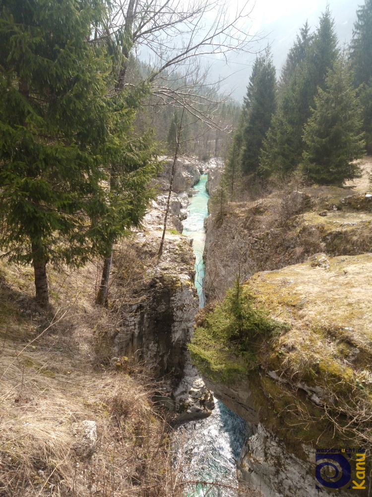 Die zweite Socaklamm ist für Kanuten nicht befahrbar, man kann aber von unten ein Stück einpaddeln.