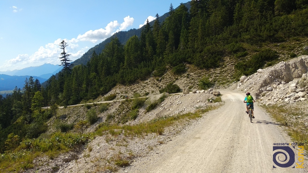 Abfahrt von der Vereiner Alm bei Mittenwald.