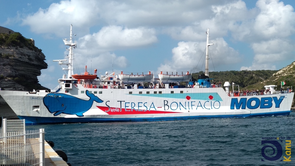 Die Fähre zwischen Bonifacio auf Korsika und Santa Teresa di Gallura auf Sardinien