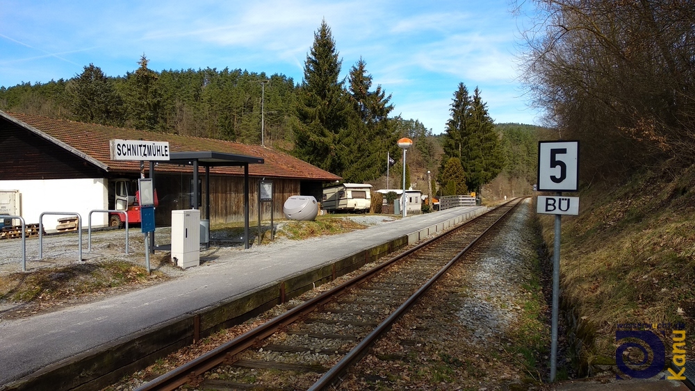 Das Fahrzeug wird mit der Waldbahn nachgeholt.